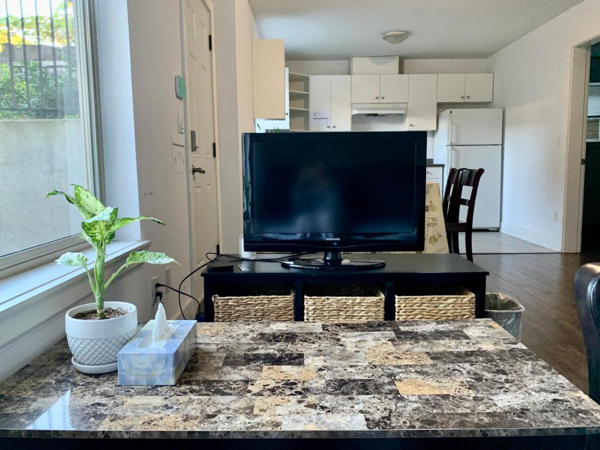 Spacious Burnaby Guest Home Экстерьер фото