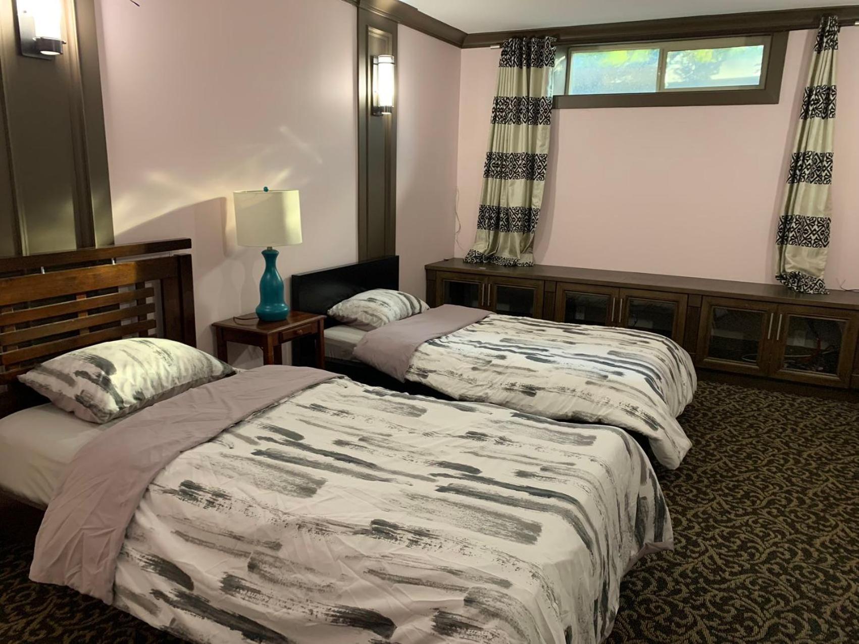 Spacious Burnaby Guest Home Экстерьер фото